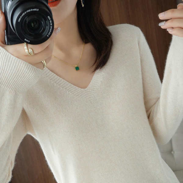 Sentinel V-neck long sleeve knit tee soft cashmere daily inter-seasonal item