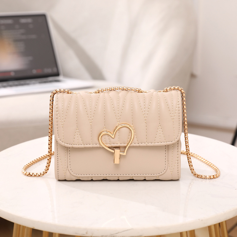 Chic Hills Bellejua Cutie Heart Buckle Chain Shoulder Bag 11893