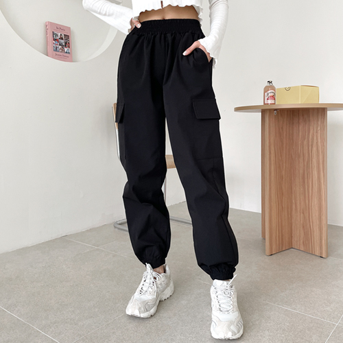 Stylish women's hipper crunchy cargo jogger pants