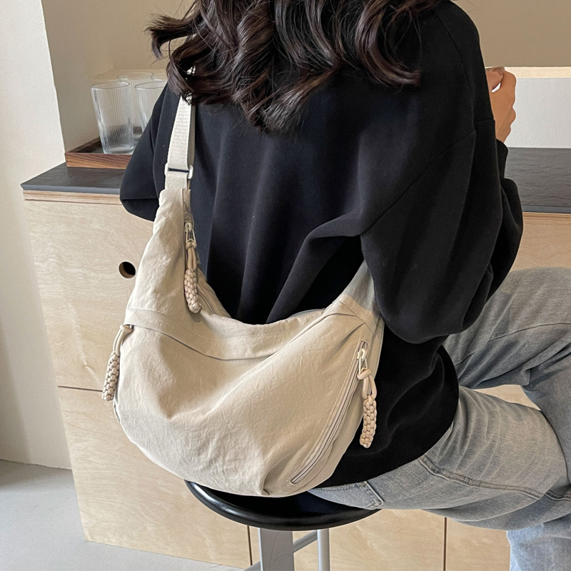 Hubley light half-moon bag cross bag croissant bag
